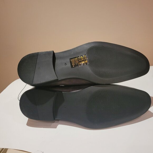 #44 New with tag without box Grey Suede ankle boots